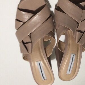 Women Tan Sandal Asks Fifth Avenue